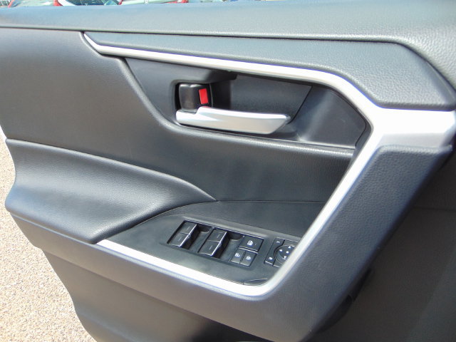 Used 2025 Toyota RAV4 XLE FWD image 20