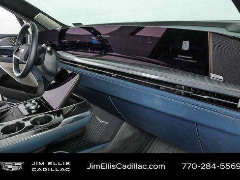 Certified 2025 Cadillac Escalade IQ Luxury 2 w/ LPO, Premium Carpet Package AWD/4WD image 24