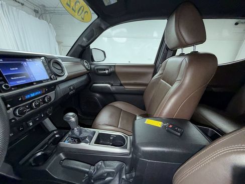 Certified 2022 Toyota Tacoma Limited AWD/4WD image 22