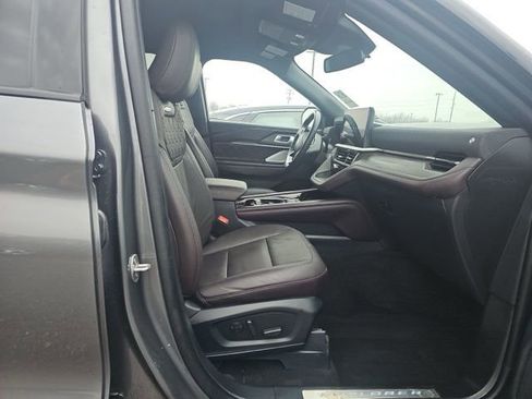 Used 2025 Ford Explorer Platinum w/ Ultimate Package image 10