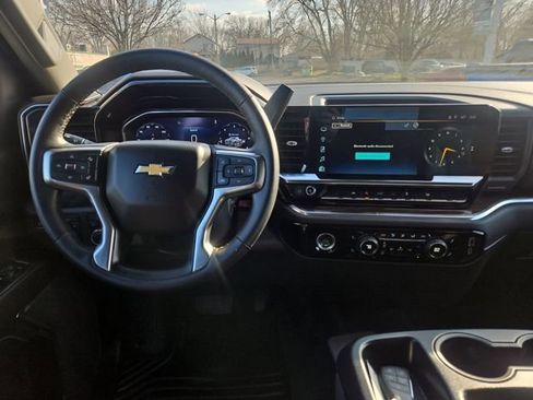 Used 2024 Chevrolet Silverado 1500 LT image 10