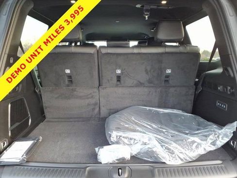 New 2026 Jeep Grand Wagoneer Limited w/ 8-Passenger Seating Package AWD/4WD image 18