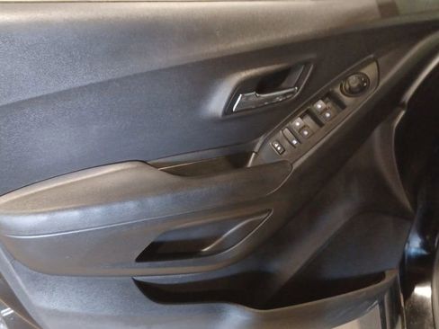 Used 2017 Chevrolet Trax LS image 5