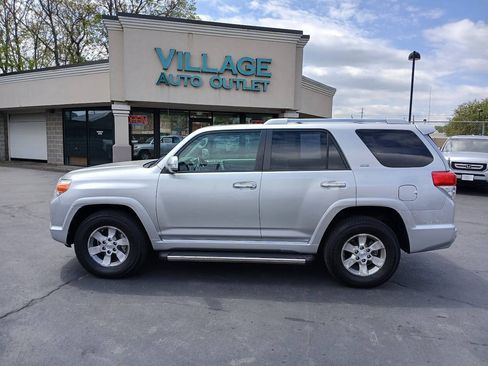 Used 2012 Toyota 4Runner SR5 w/ Premium Pkg AWD/4WD image 2