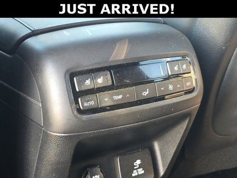 Used 2022 Hyundai Palisade Calligraphy image 11