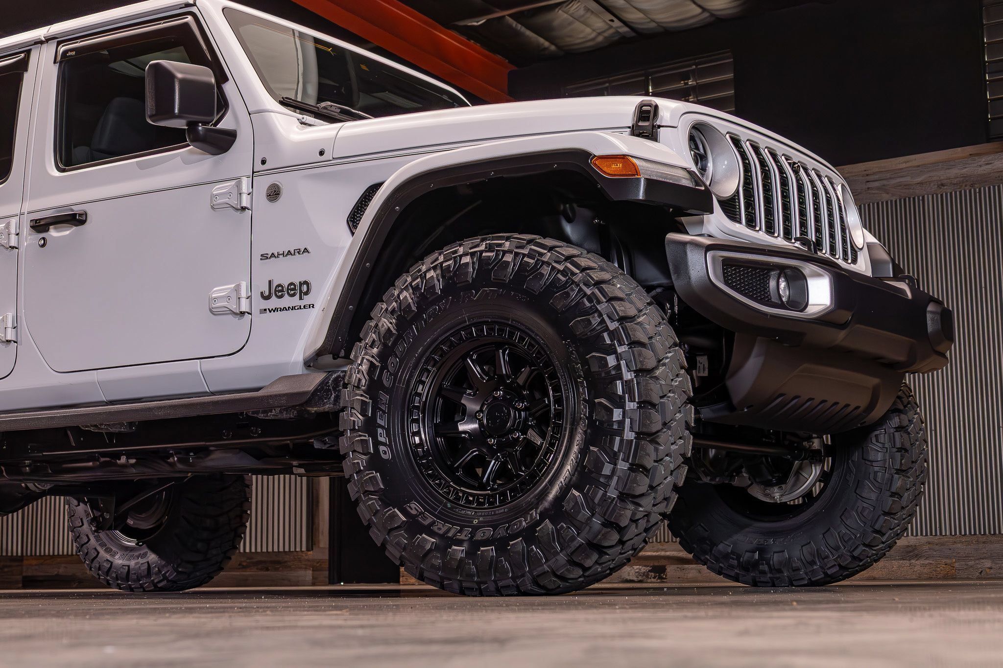 Used 2024 Jeep Wrangler Unlimited Sahara w/ Technology Group AWD/4WD image 12