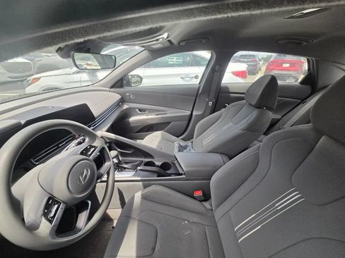 Used 2024 Hyundai Elantra SEL FWD image 8