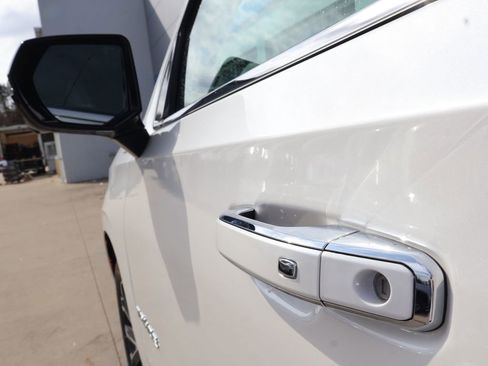 Used 2025 Chevrolet Tahoe High Country image 11