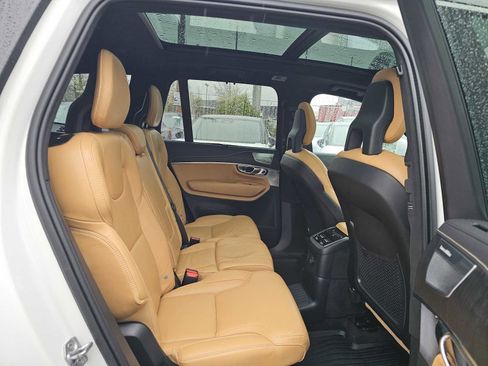 Used 2021 Volvo XC90 T8 Inscription w/ Lounge Package image 3