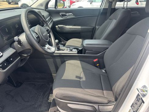 Used 2025 Kia Sportage LX FWD image 25