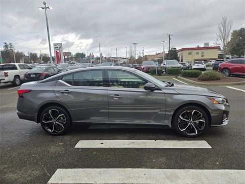 Used 2025 Nissan Altima 2.5 SR image 6