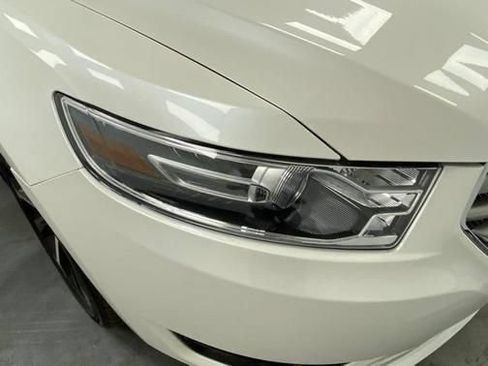 Used 2015 Ford Taurus SEL w/ Equipment Group 201A FWD image 11
