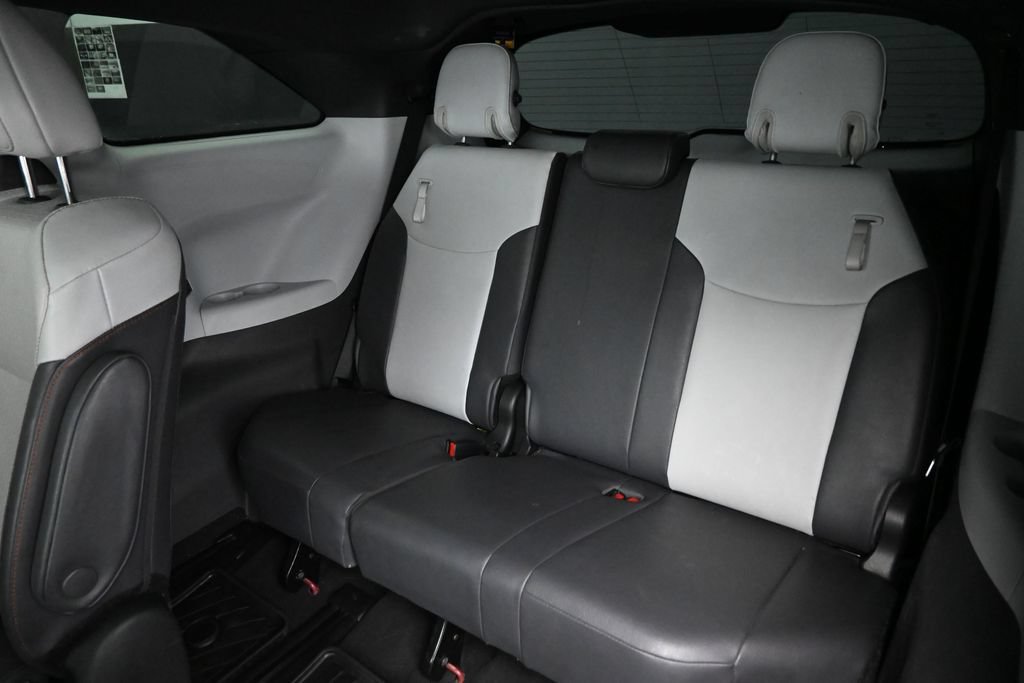 Used 2024 Toyota Sienna XSE FWD image 15