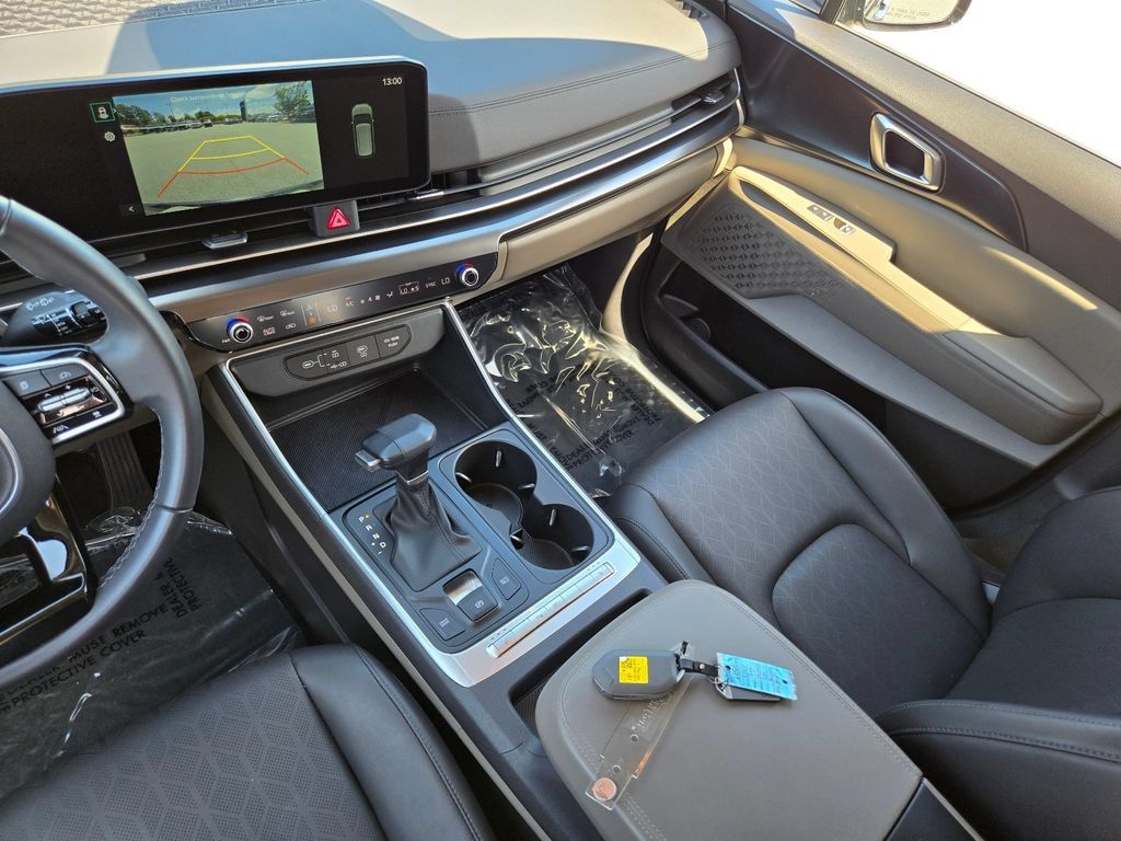 Certified 2025 Kia Carnival FWD image 21