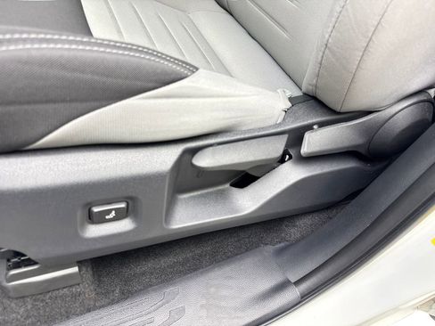 Used 2024 Toyota Tacoma TRD Off-Road AWD/4WD image 31