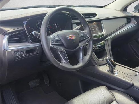 Used 2018 Cadillac XT5 Luxury w/ Driver Awareness Package FWD image 9