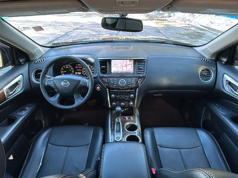 Used 2015 Nissan Pathfinder Platinum w/ Family Entertainment Package image 31