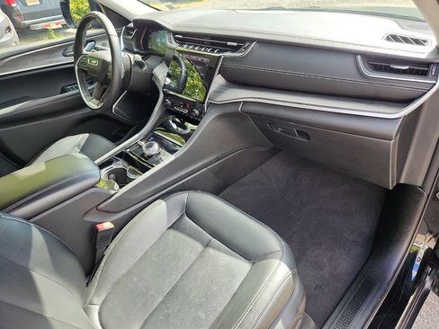 Used 2022 Jeep Grand Cherokee L Limited image 11