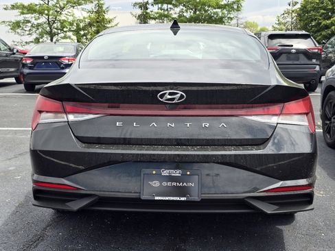 Used 2022 Hyundai Elantra SEL FWD image 6