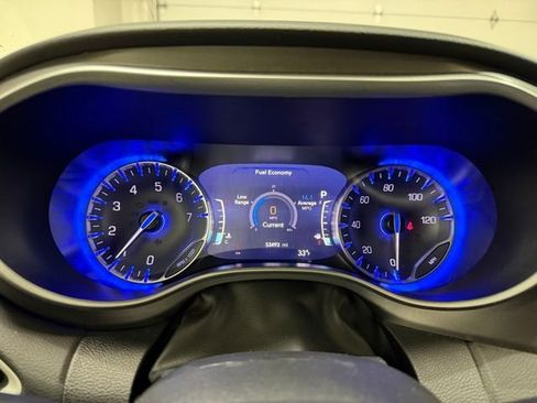 Used 2024 Chrysler Pacifica Touring-L image 14