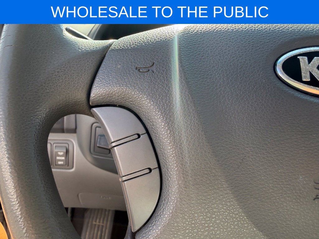 Used 2010 Kia Sedona LX FWD image 17