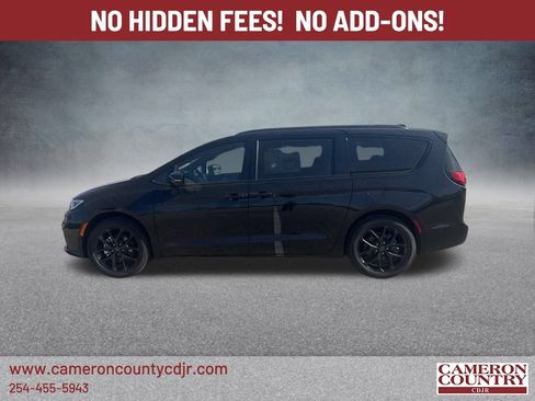 New 2026 Chrysler Pacifica Select w/ S Appearance Package FWD image 6