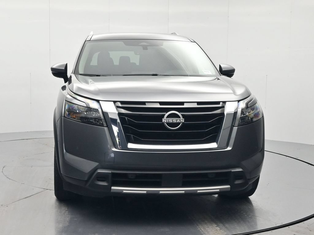 Used 2025 Nissan Pathfinder SL AWD/4WD image 2