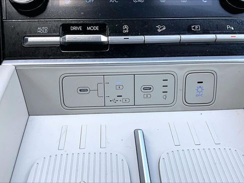 Certified 2024 Hyundai Santa Fe Limited FWD image 31