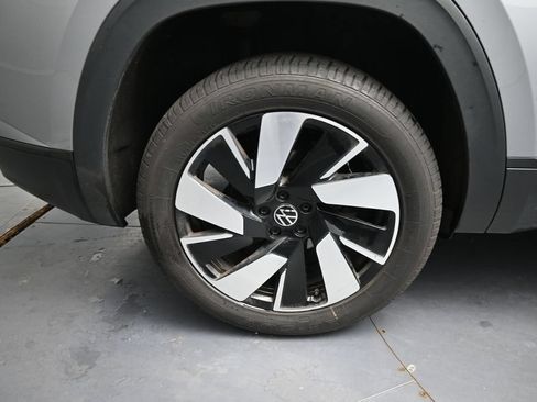 Used 2025 Volkswagen Atlas Cross Sport SE FWD image 16