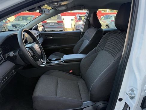 Used 2025 Toyota Camry SE image 27