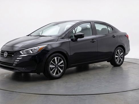 Used 2025 Nissan Versa SV FWD image 3