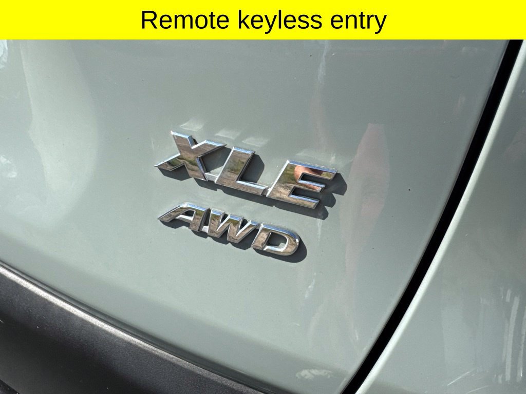 Used 2021 Toyota RAV4 XLE AWD/4WD image 9