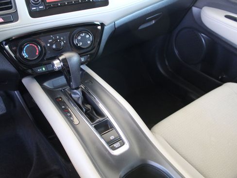 Used 2022 Honda HR-V LX image 35