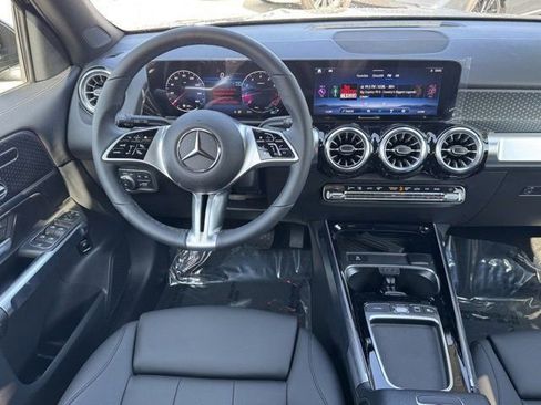 New 2025 Mercedes-Benz GLB 250 image 11