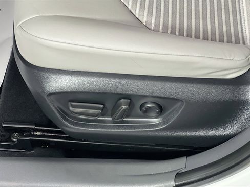 Used 2024 Toyota Camry SE FWD image 16