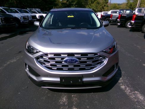 Used 2023 Ford Edge Titanium image 3