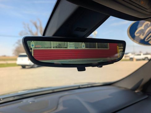 Used 2023 Chevrolet Traverse LT w/ LT Premium Package image 25