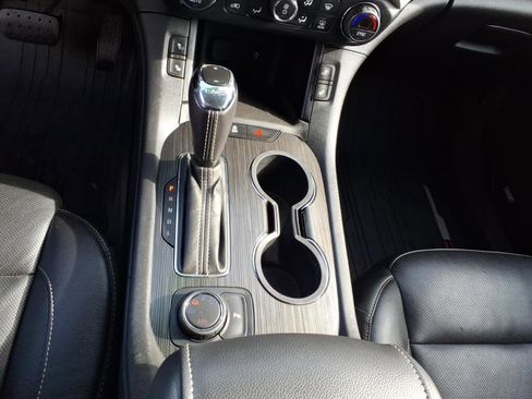 Used 2019 GMC Acadia SLT image 18