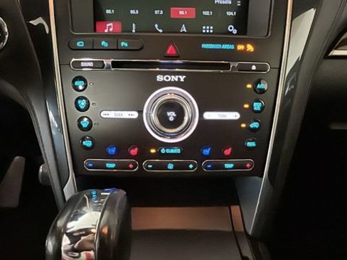 Used 2017 Ford Explorer Platinum AWD/4WD image 22