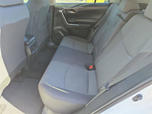 Used 2022 Toyota RAV4 XLE FWD image 17