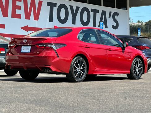 Used 2024 Toyota Camry SE FWD image 5