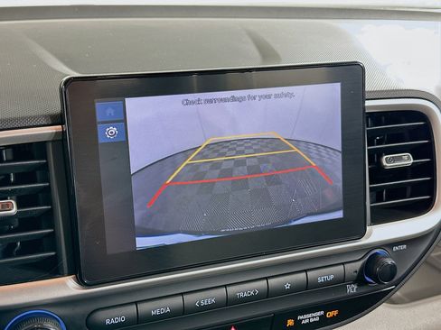Used 2025 Hyundai Venue SEL image 22