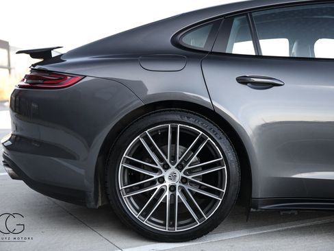 Used 2018 Porsche Panamera 4S image 16