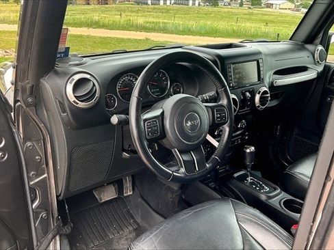 Used 2018 Jeep Wrangler Unlimited Sahara w/ Max Tow Package AWD/4WD image 15