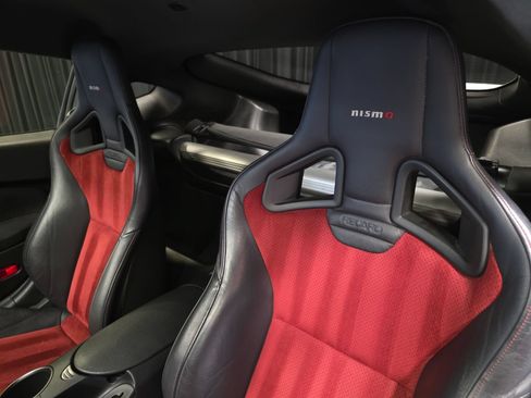 Used 2020 Nissan 370Z NISMO RWD image 3