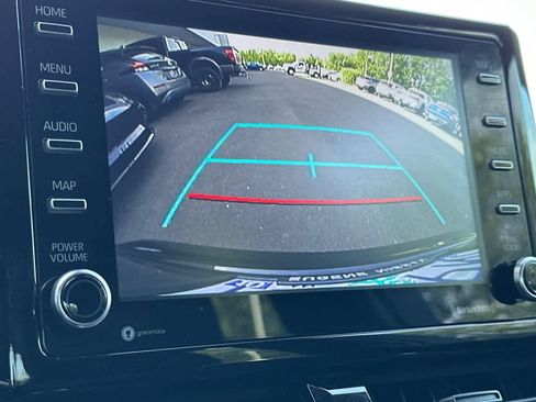Used 2021 Toyota Corolla LE FWD image 18