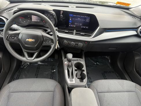 Used 2025 Chevrolet Trax LS FWD image 14