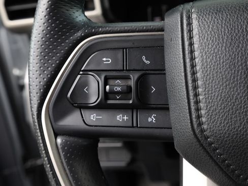 Used 2025 Toyota 4Runner SR5 AWD/4WD image 31