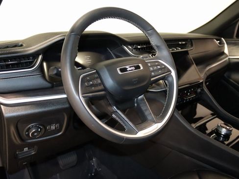 Used 2024 Jeep Grand Cherokee L Limited w/ Luxury Tech Group II image 32