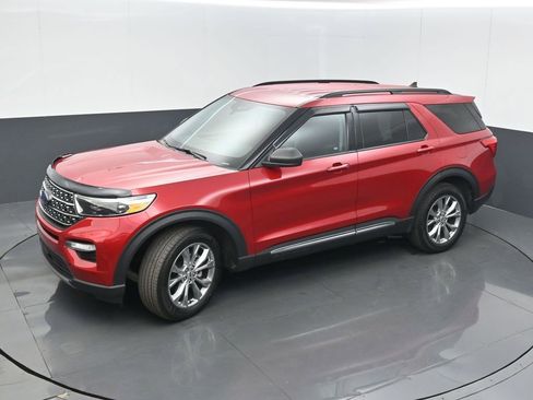 Used 2022 Ford Explorer XLT w/ Equipment Group 202A AWD/4WD image 37